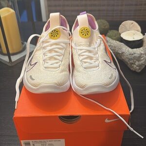 New with box Nike running shoes 💕